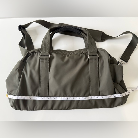 Lululemon Olive Green Duffel Gym Bag | Crossbody & Handheld Weekender Travel Bag - Picture 4 of 9